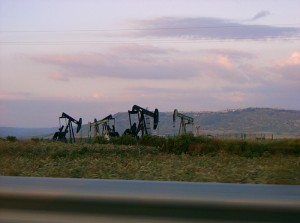 pozzi per l'estrazione di petrolio vicino Gela, foto di Giusorti